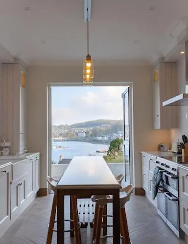 Villa Luxury Waterfront House