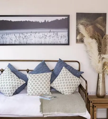 Luxury Waterfront House Villa *