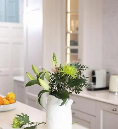 Luxury Waterfront House *